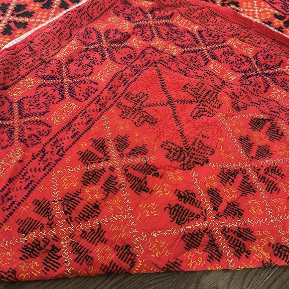 Hand-Stitched Vintage Bedspread - Picture 7 of 13